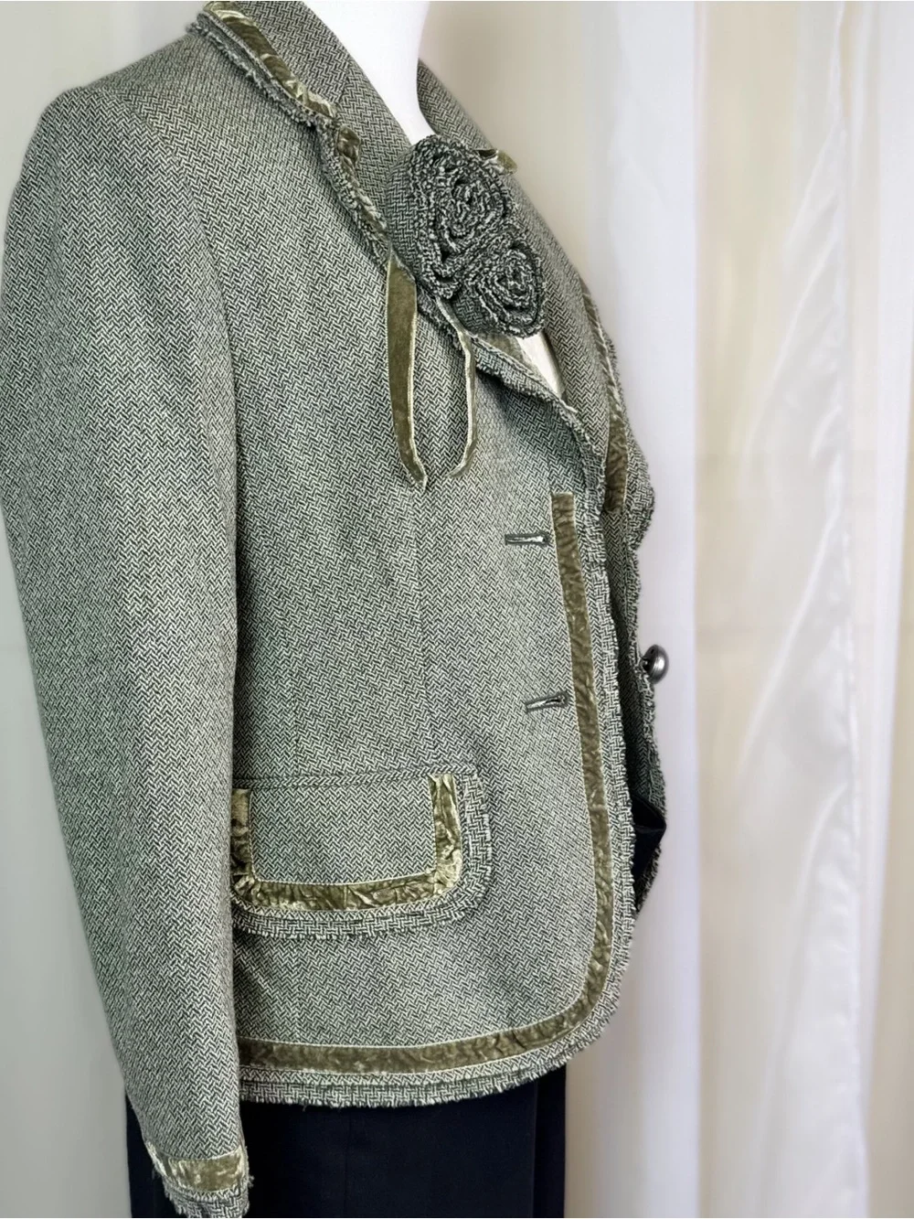 Banana Republic Wool Blazer w/ Velvet Trim + Floral Brooch tweed size 4 - Picture 8 of 14